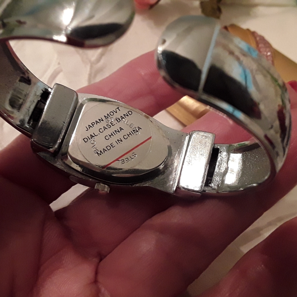 GENEVA LADIES BEAUTIFUL CRYSTAL QUARTS CUFF WATCH - Picture 5 of 13